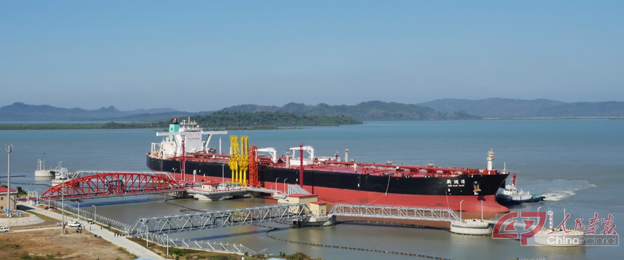 2015年1月24日，油轮靠泊成功，马德岛.JPG